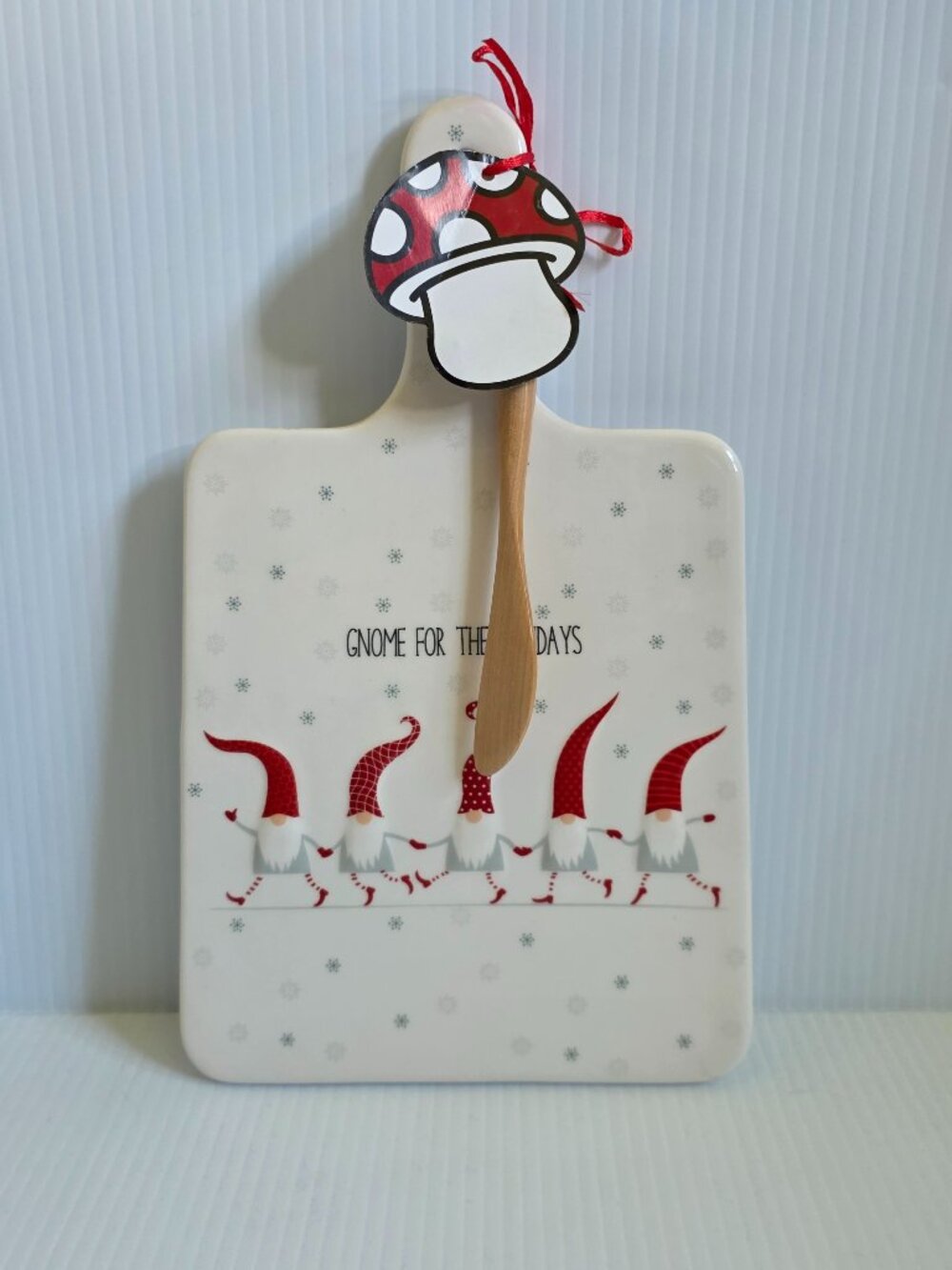 NWT Whimsical Cupboard, Strawberry Street, Ceramic Cutting Board/Cheese